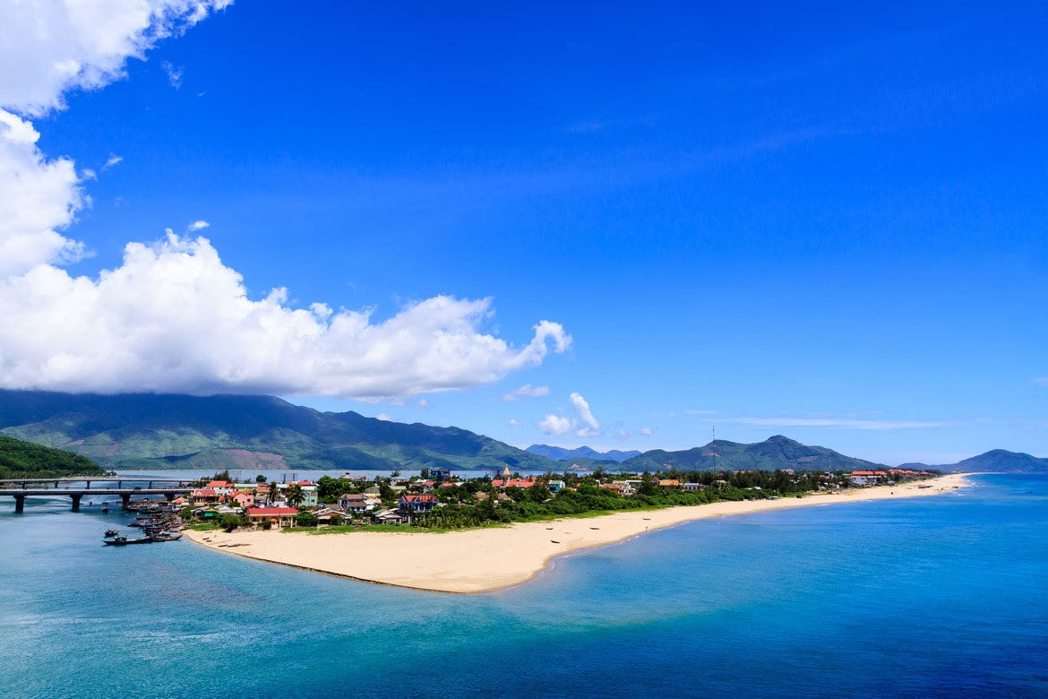Vé máy bay từ TPHCM đi Huế
